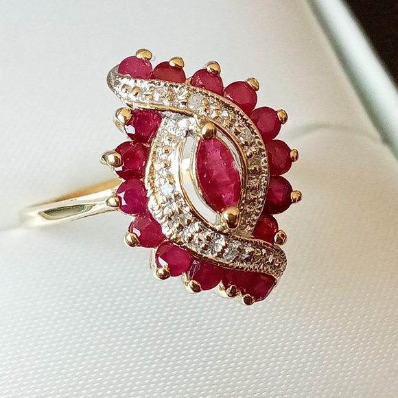 (SOLD) Vintage 10K Y.Gold Ruby Diamond Cluster Ring, Sz6 - Picture 2 of 10